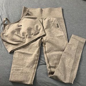 GYMSHARK FLEX SET light gray size medium sports bra and high waisted leggings